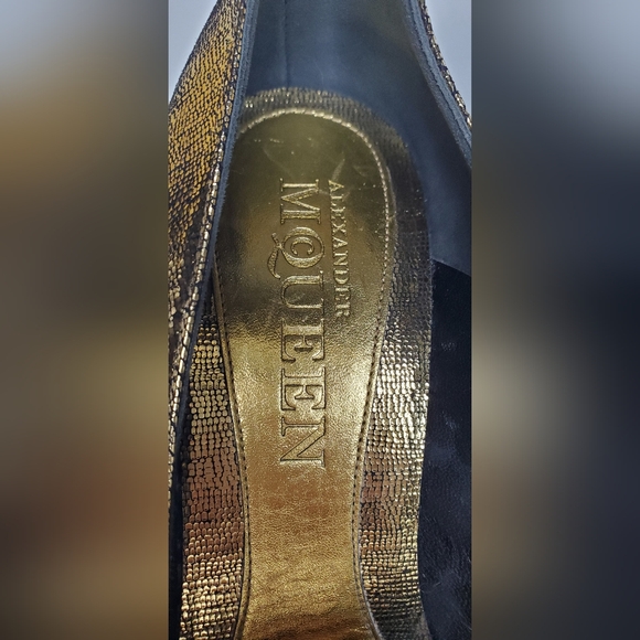 Alexander McQueen Size 40 Gold Metallic Pointed Toe Heels - Picture 11 of 12